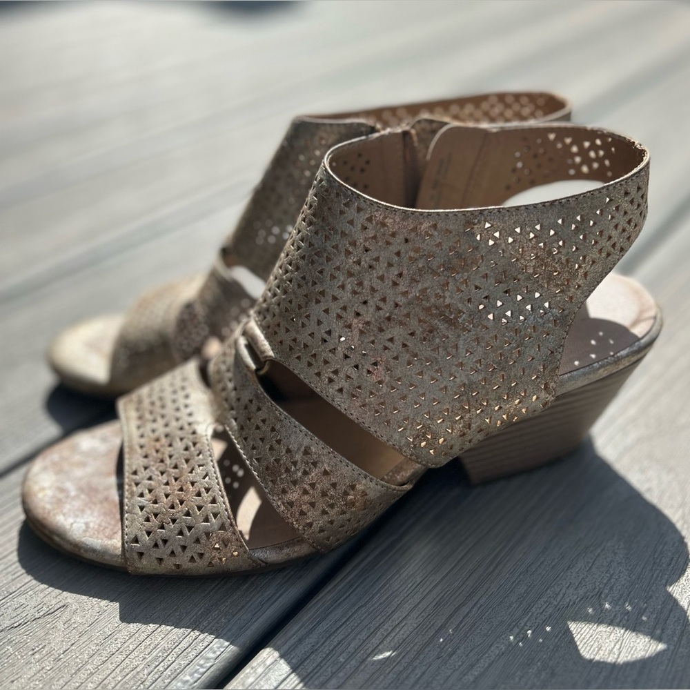 Cream and Gold Wedge Formal Sandals with Zipper
